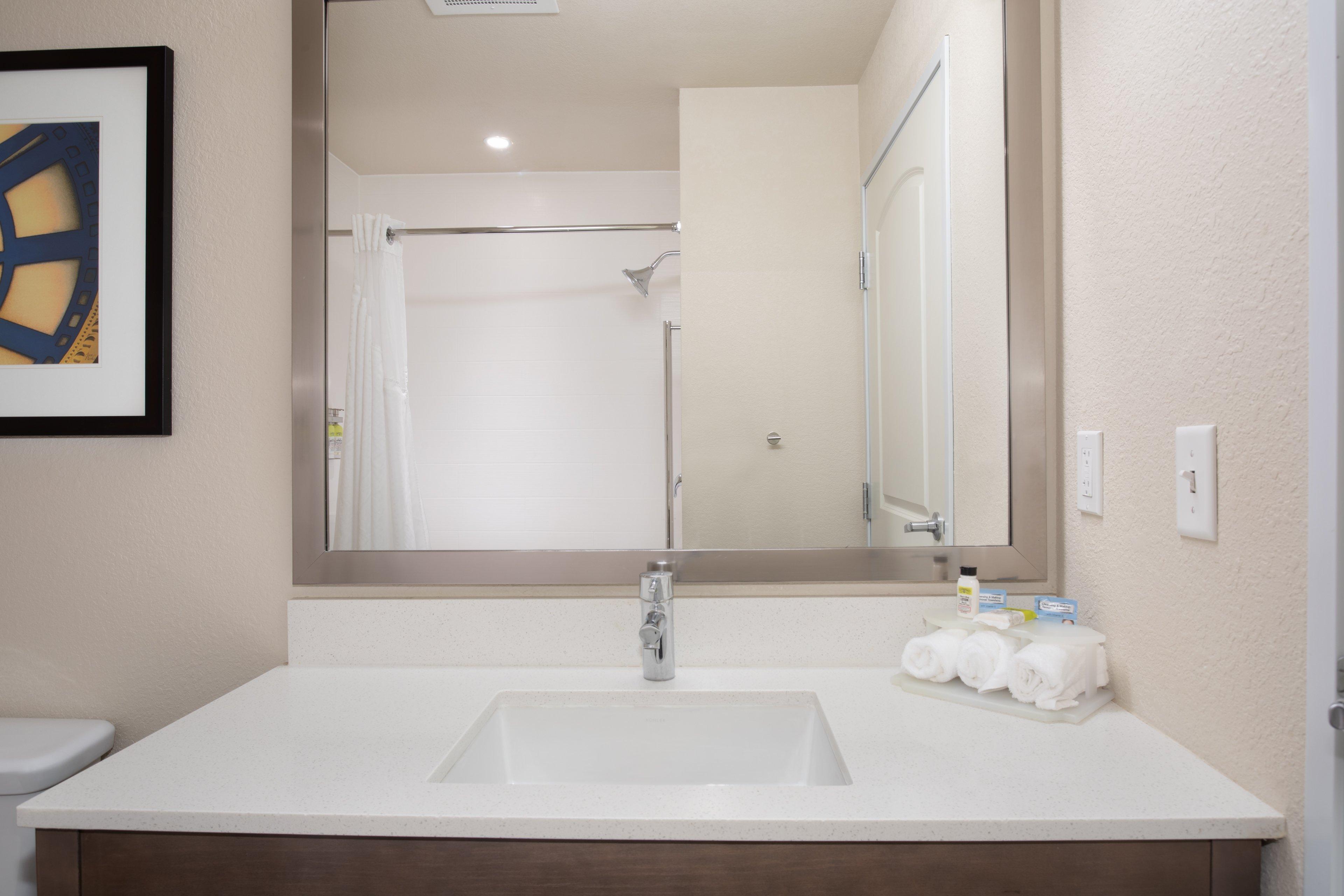 Holiday Inn Express & Suites Manhattan By Ihg Εξωτερικό φωτογραφία