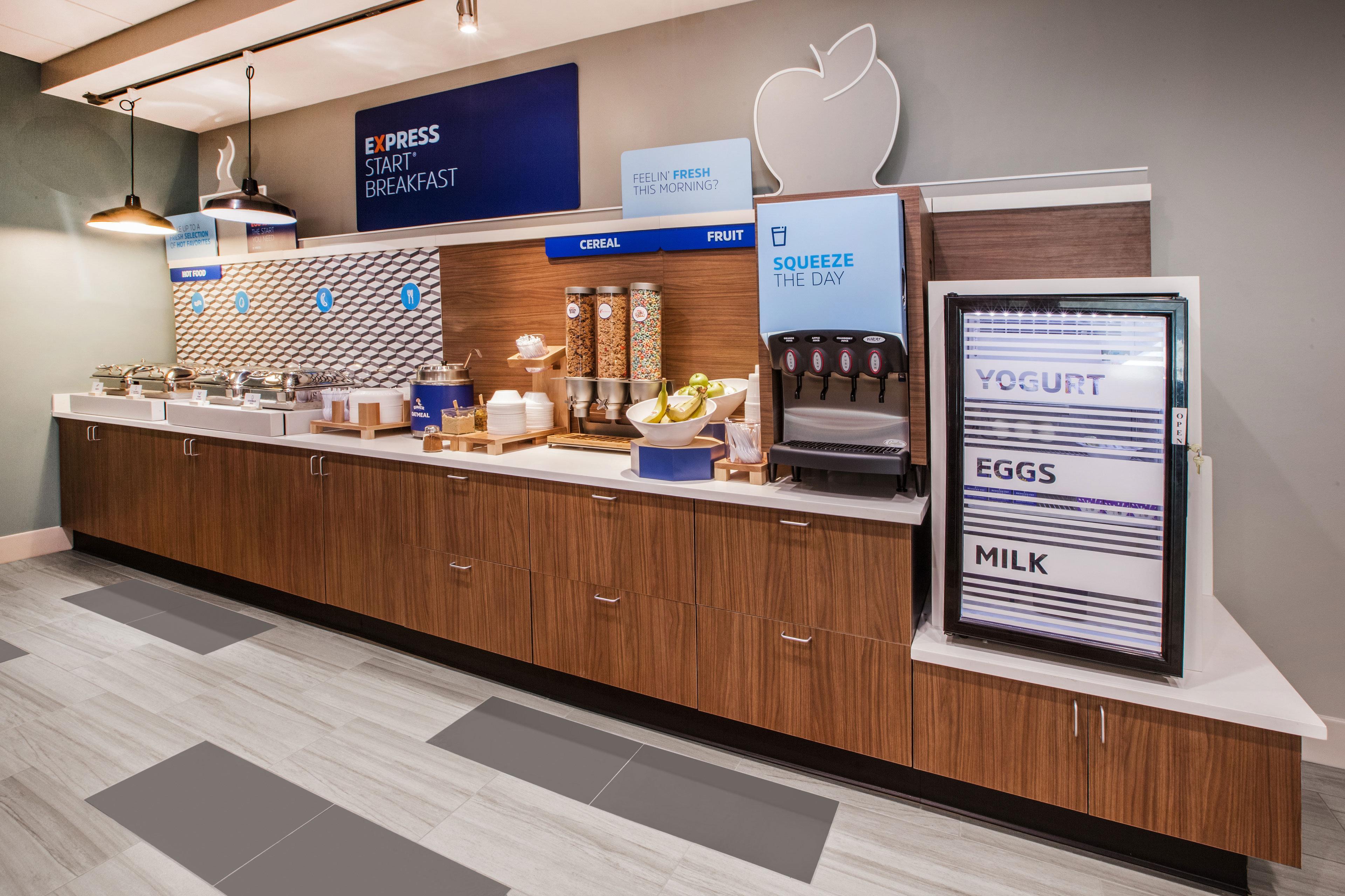Holiday Inn Express & Suites Manhattan By Ihg Εξωτερικό φωτογραφία