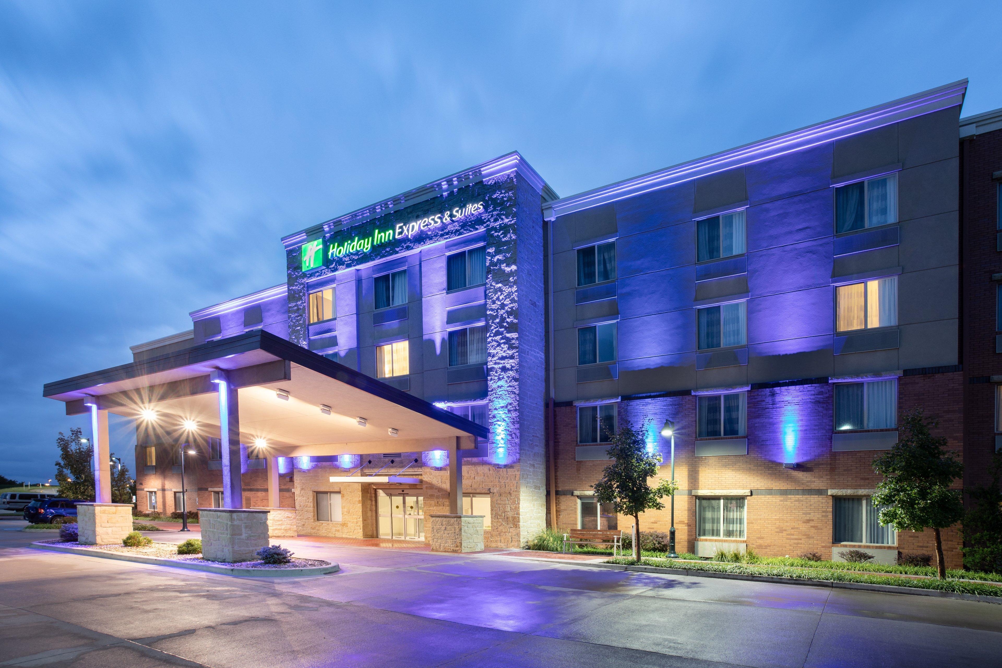 Holiday Inn Express & Suites Manhattan By Ihg Εξωτερικό φωτογραφία