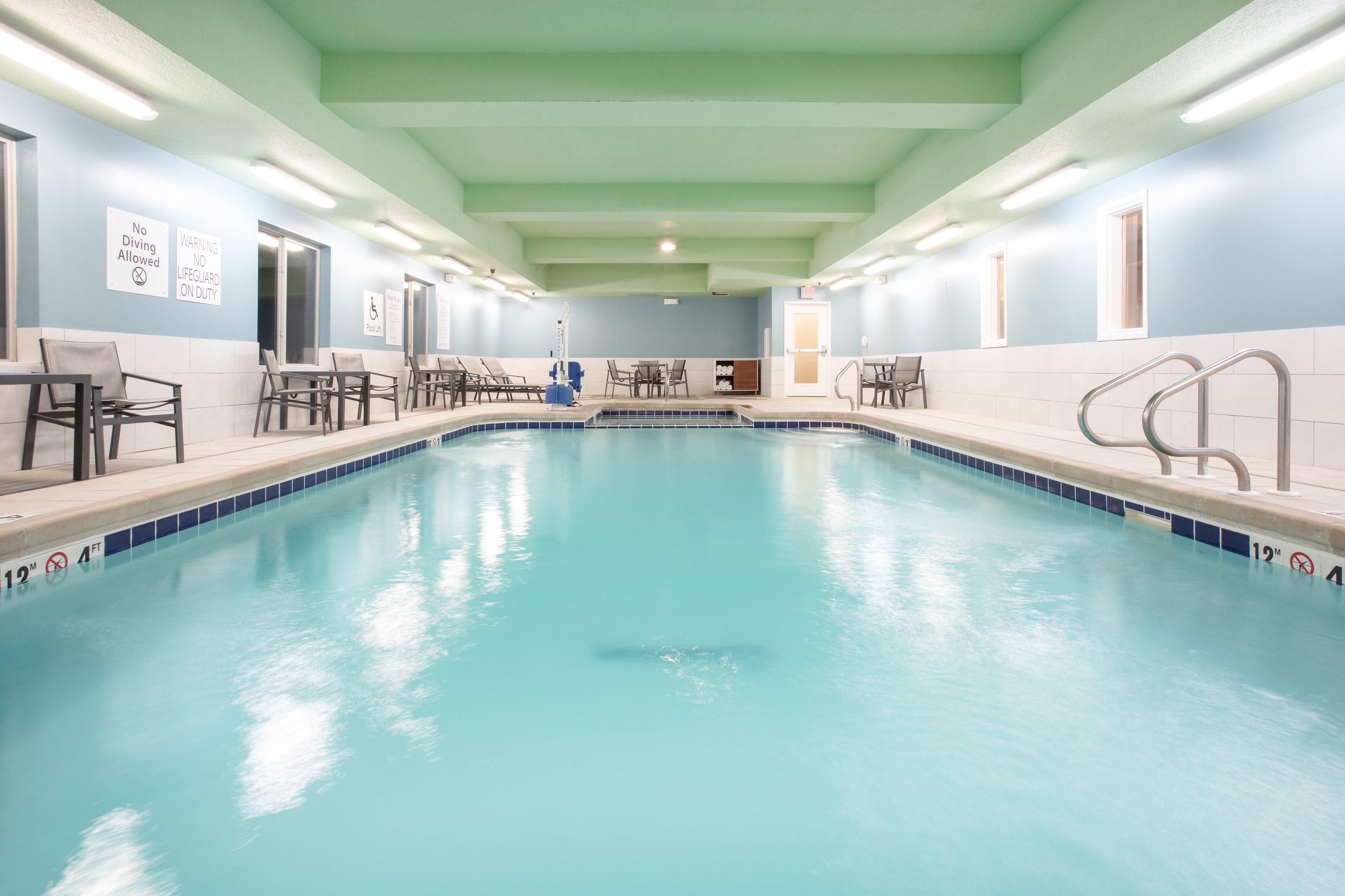 Holiday Inn Express & Suites Manhattan By Ihg Εξωτερικό φωτογραφία