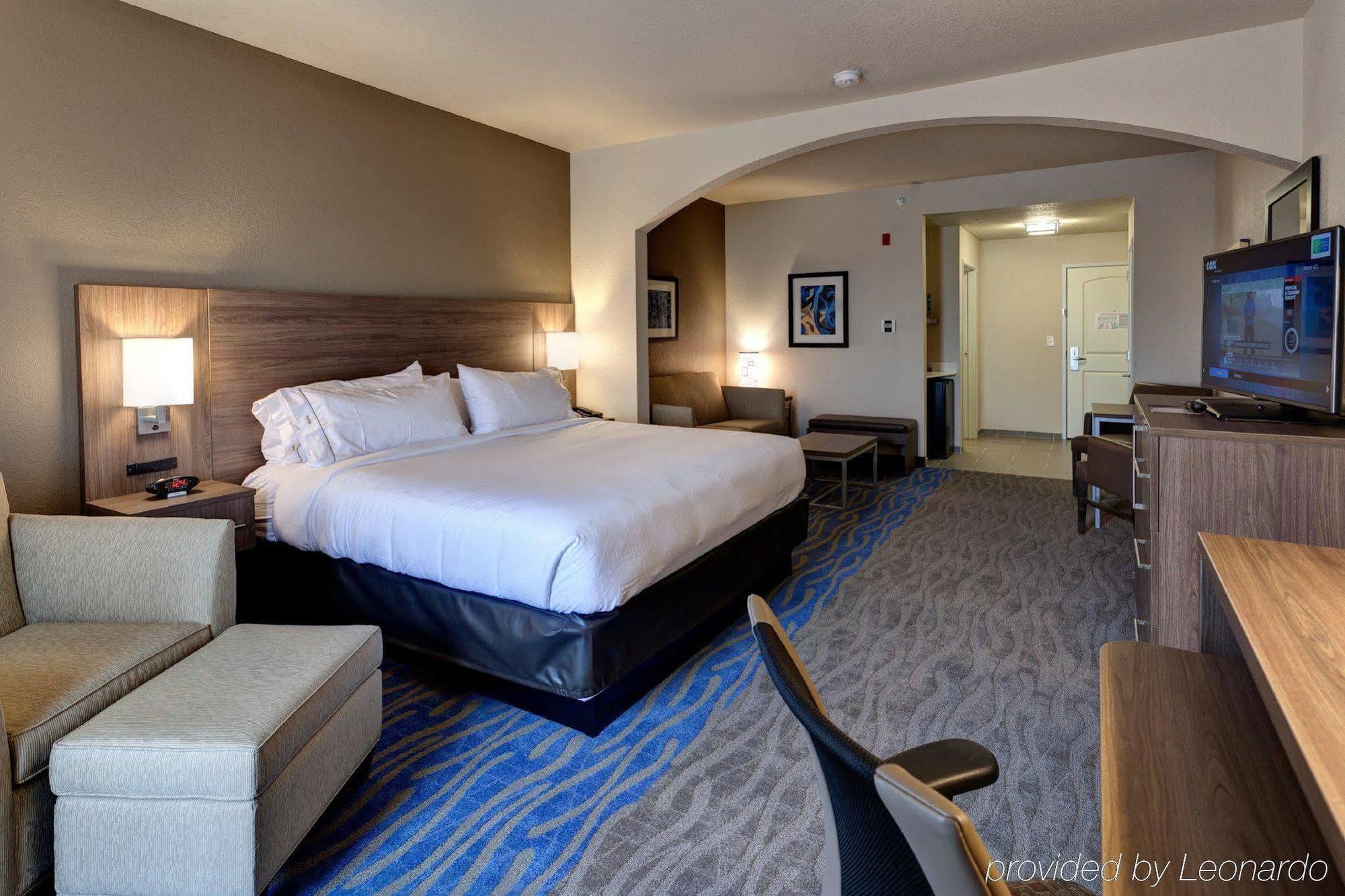 Holiday Inn Express & Suites Manhattan By Ihg Εξωτερικό φωτογραφία